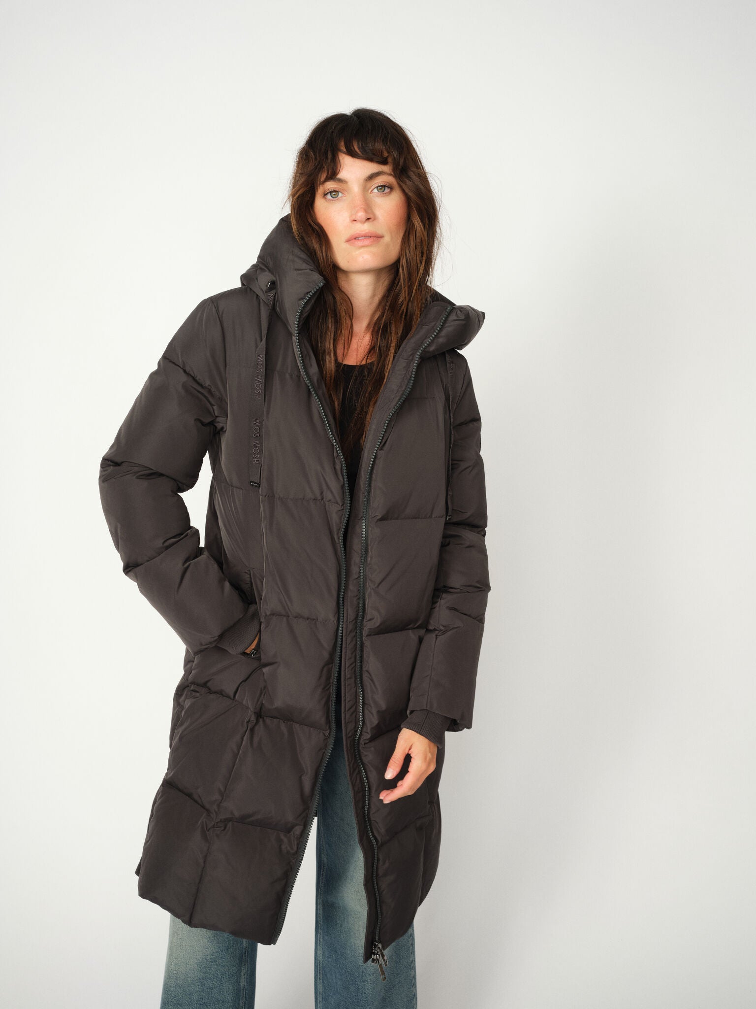 Modelshot / Dark Gray / Detail